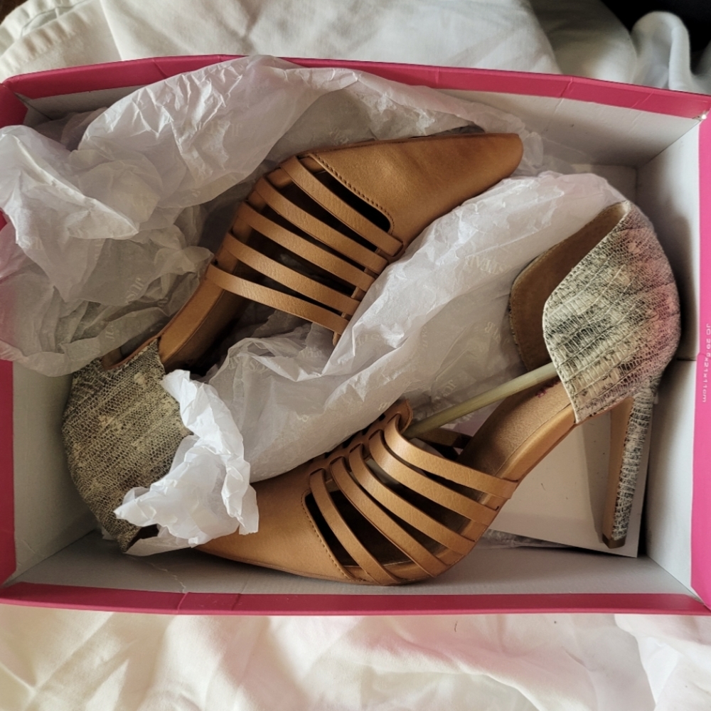 Just Fab Margeaux strappy heel. Smoke free, cat free home